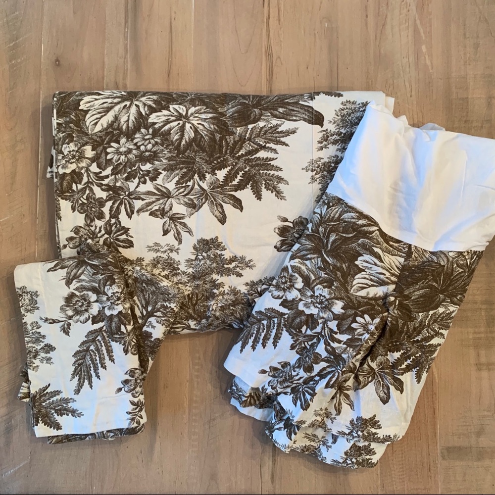 Pottery Barn Toile Queen Bedding Set